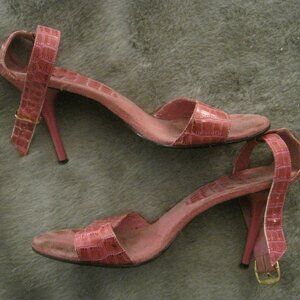 BAKERS PINK FAUX CROCODILE EMBOSSED ANKLE STRAP HEELS  9